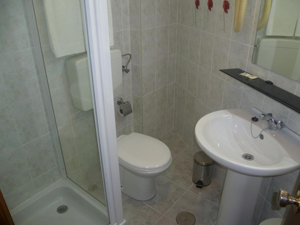 Residencial Imperial Otel Luso  Oda fotoğraf